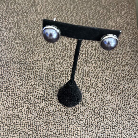 Grey Pearl Style Earring in Bezel Setting - Picture 3 of 9